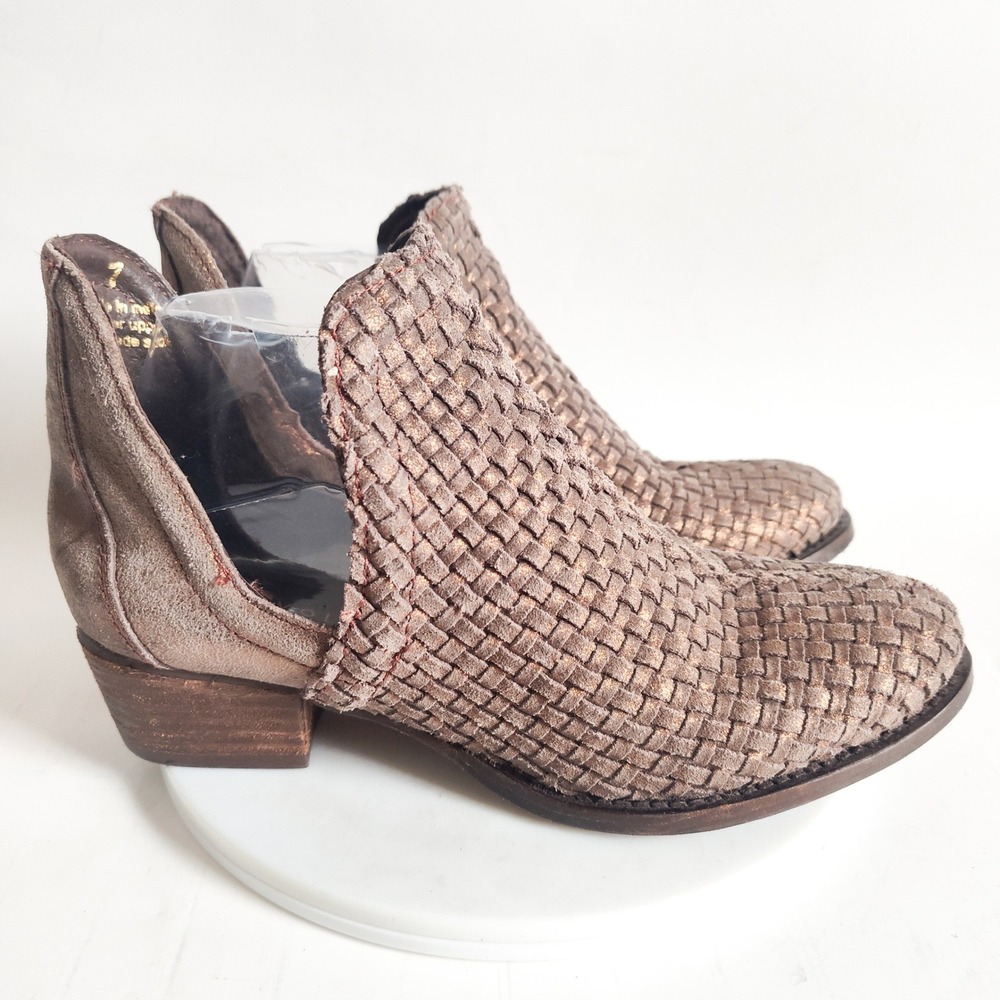 Very Volatile Ankle Booties Size 7‎ Woven Leather Bronze Metallic Cutout Western